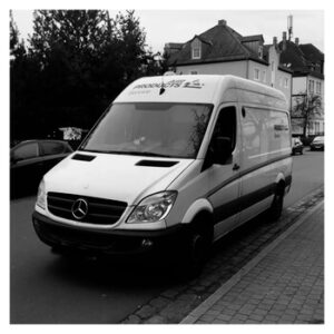 Mercedes Bus Überführung - SCHWARZWEISS247